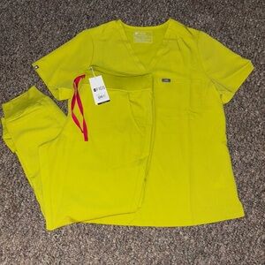 Figs XL limeade scrub set Catarina one pocket and Zamora joggers